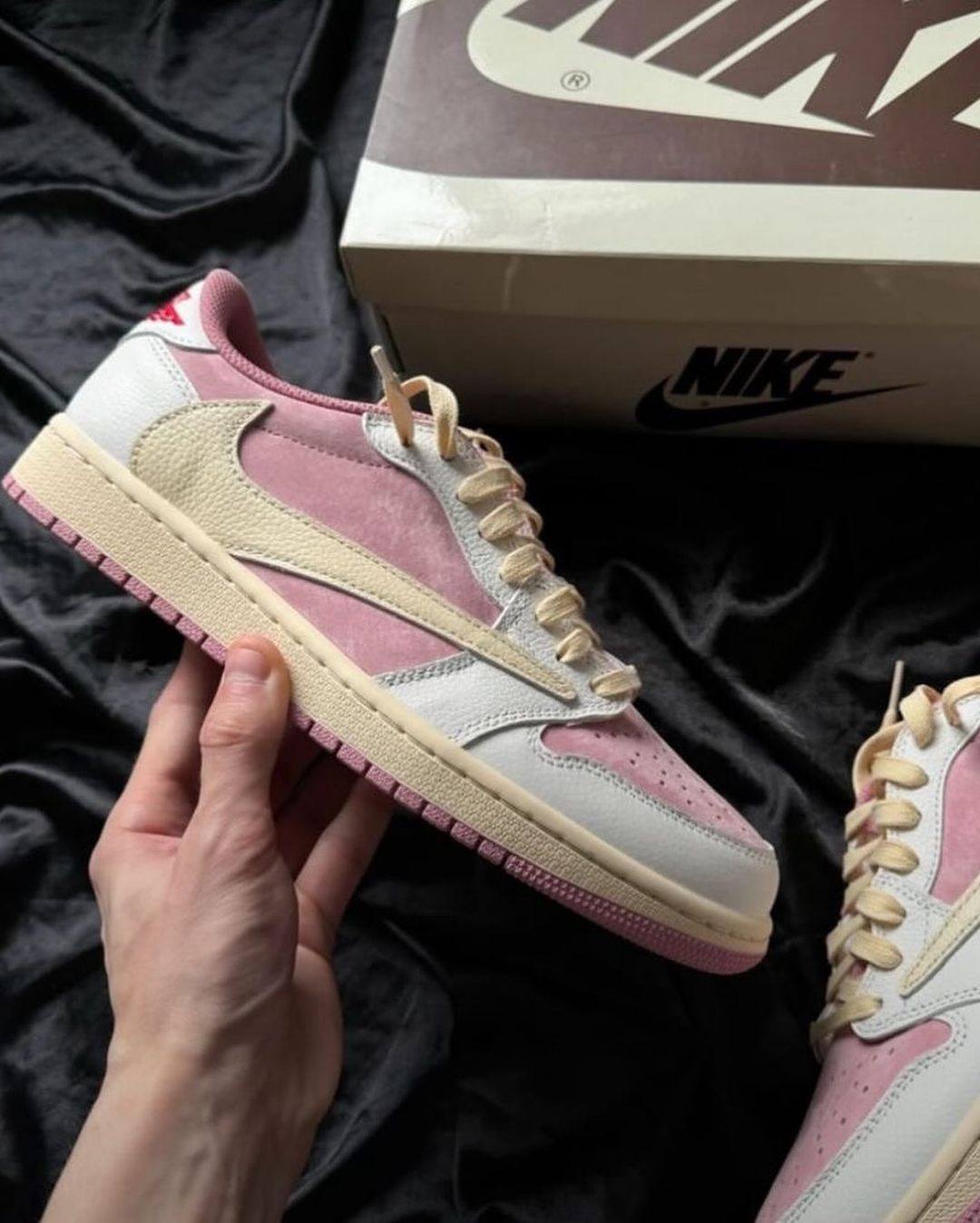 Travis Scott x Air Jordan 1 Low OG 'Pink'